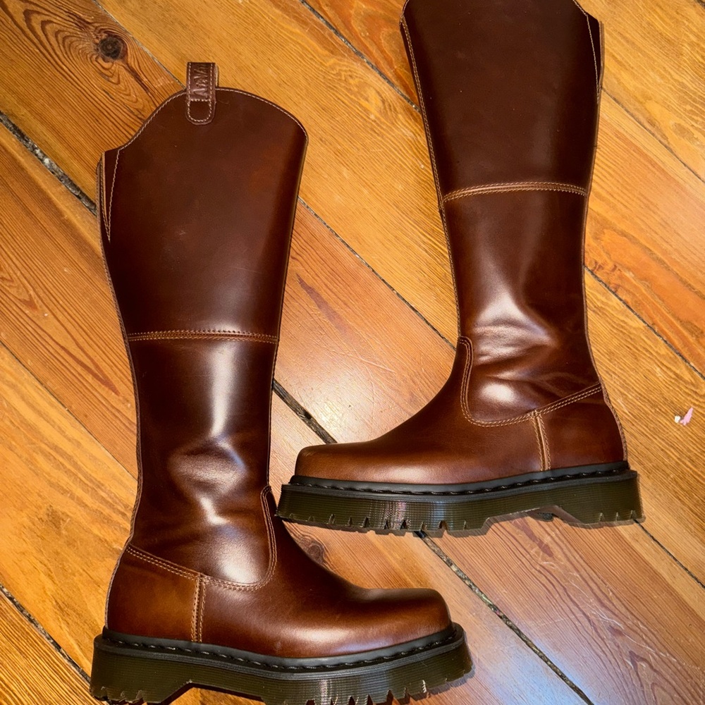 DR. MARTENS AMAAYAH KNEE HIGH LEATHER BOOTS